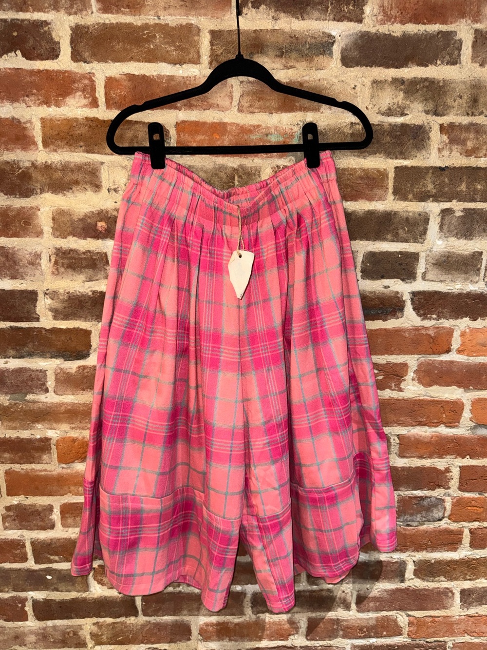 NWT Easel Plaid cropped flowy capris  size large